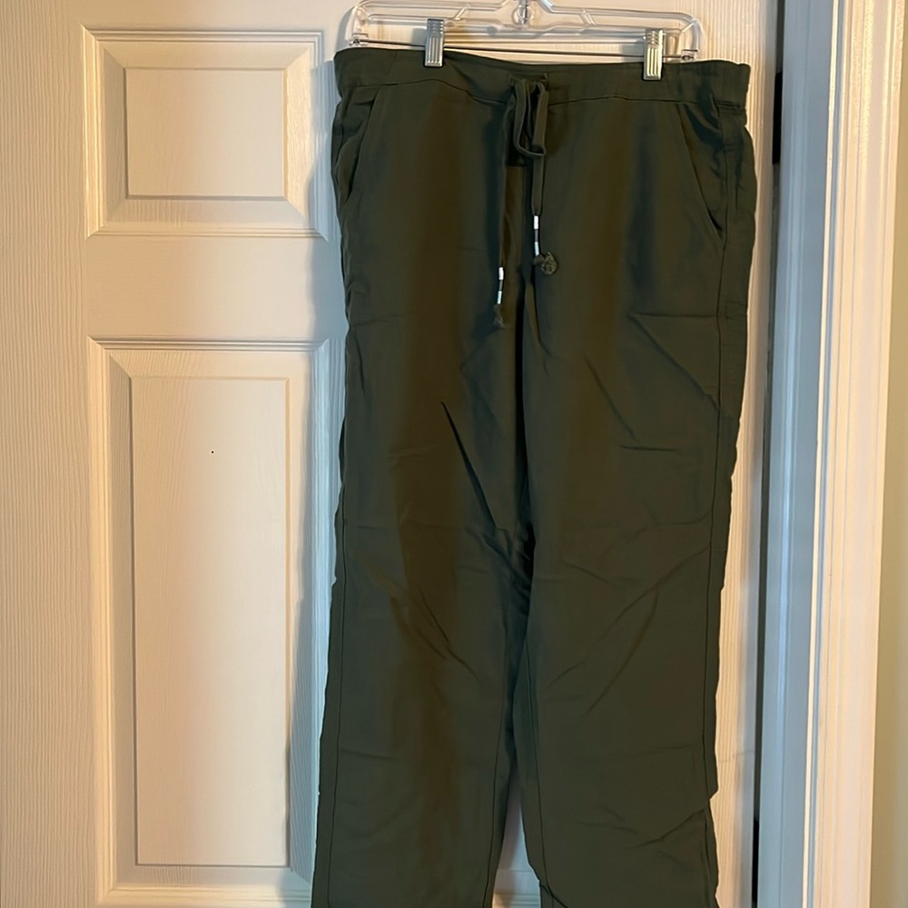 NWT olive green size M linen ankle oants